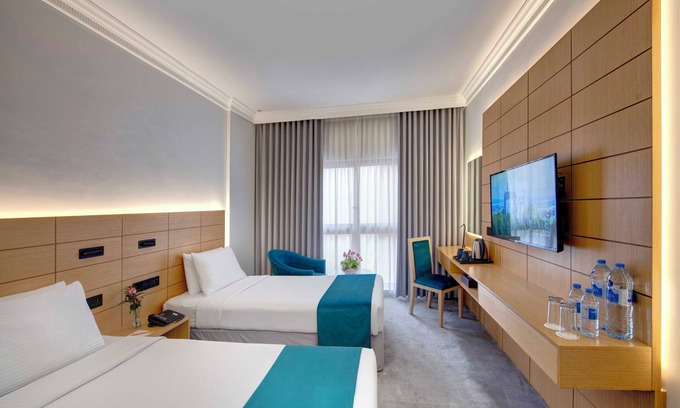 Al Muraqqabat Hotel | Lotus Grand Hotel