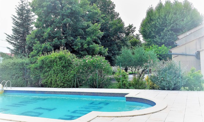 Jonquieres Other | "lou Mas di Tihus" Une Idylle Familiale Dans un Mas Provençal de Caractère