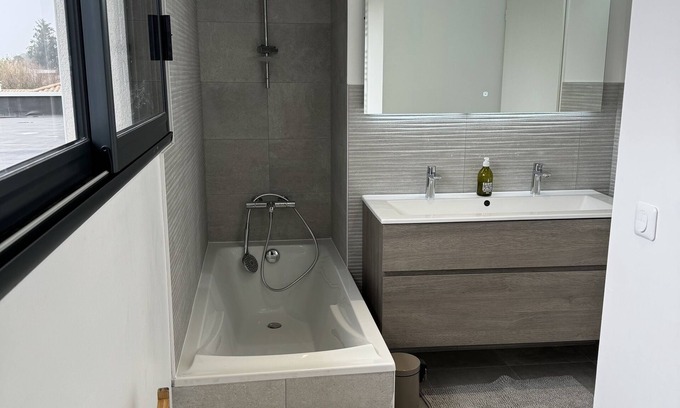 Eysines House | Loue Maison Climatisée Avec Dépendance - 12 Couchages Avec Piscine Chauffée