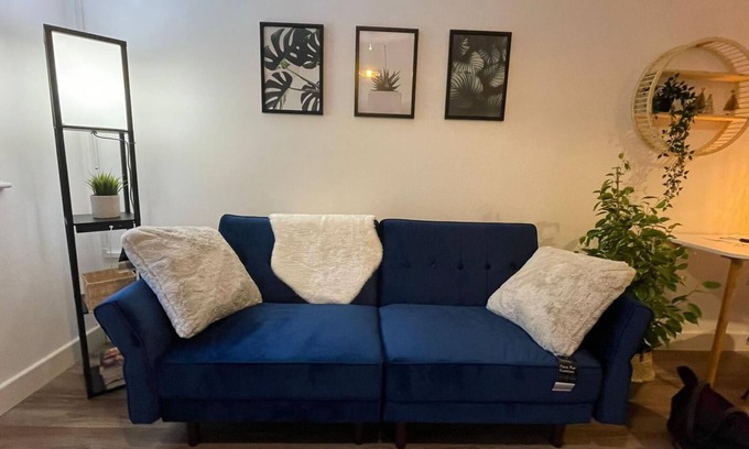 West Bromwich Apartment | Lovely 1 Bedroom Serviced Apartment with Parking