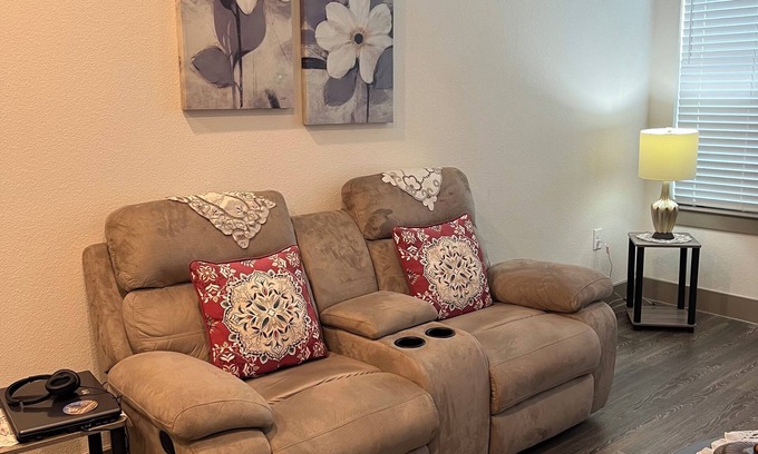 Conroe Apartment | Lovely 1 BR 1Bath in a Convenient Location - Huge Fall Discount