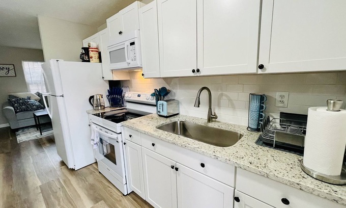 Austell Apartment | ๐Lovely 2 Bedroom Apartment w/ Free Parking ๐