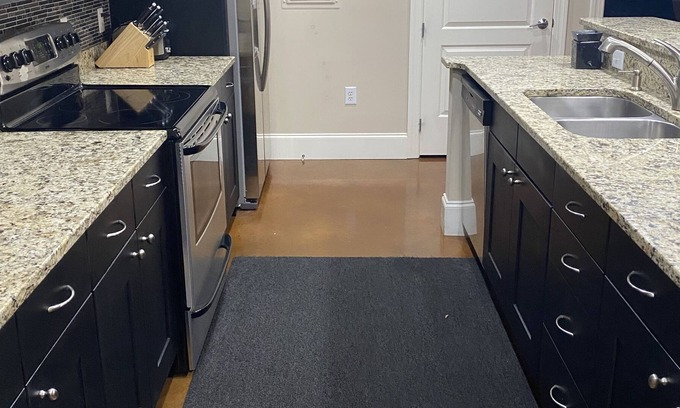 Villa Heights Condo | Lovely 2 bedroom condo in desired NoDa area