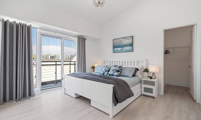 Innisfil House | Lovely 2 Bedroom Vacation Home at the heart of Friday Harbour