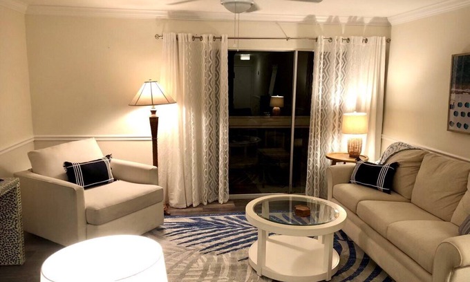 Granada Condo | Lovely 2 BR Condo in Prime Location