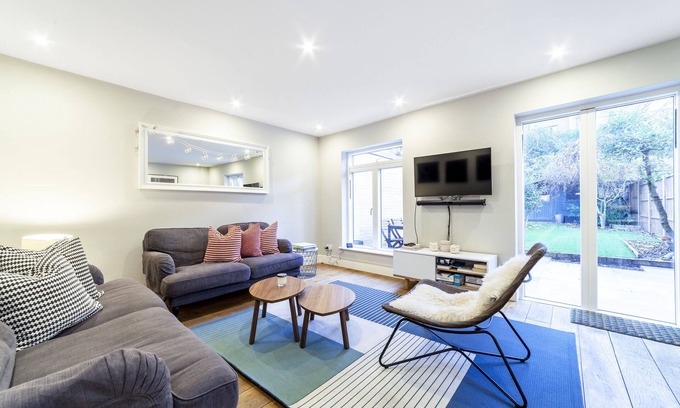 Colville Apartment | Lovely 2 BR Notting Hill Flat W/garden