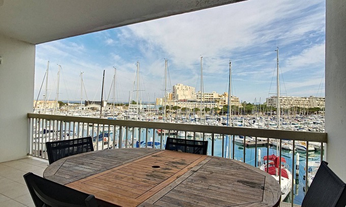 Carnon-Plage Apartment | Lovely 2BR in Carnon with pool, parking, air con & WiFi