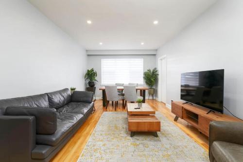 Cote-Des-Neiges—Notre-Dame-De-Grace Apartment | Lovely 2BR on Walkley