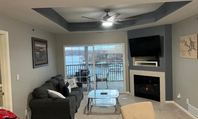 Lake Ozark House | Lovely 3-bed 3-bath condo right on the lake