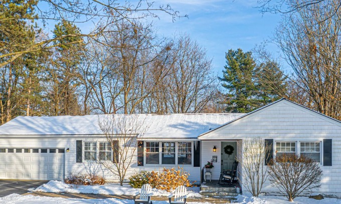 Saratoga Springs House | Lovely 3-Bedroom Ranch in Prime Location