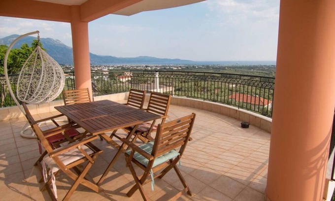 Katsaraiika Apartment | Lovely 3-bedroom rental unit with alluring views