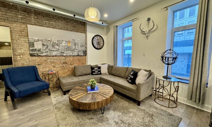 Shaughnessy Village Apartment | Lovely 3BR Condo in the heart of DT Mtl