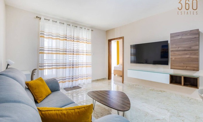 Il-Balluta Apartment | Lovely 3BR with private terrace in Sliema