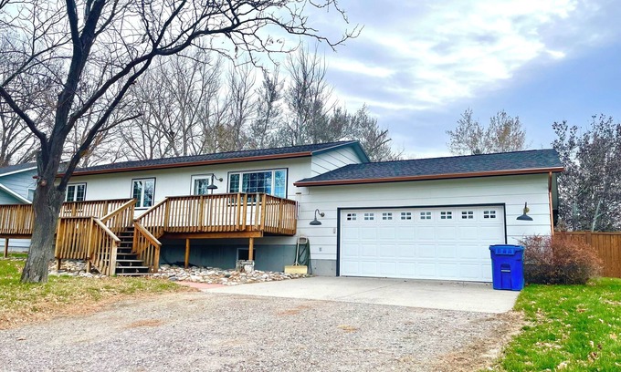 Lockwood House | Lovely 4-bedroom house in Lockwood with large yard and covered patio!