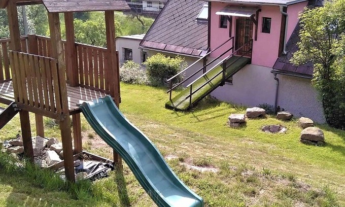 Starkov Villa | Lovely apartment in villa for 4 people with pool, WIFI, TV, patio, pets allowed and parking