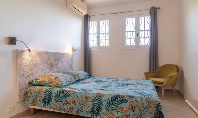 Le Rayol Apartment | Lovely apartment for 4 people with A/C, WIFI, TV and terrace