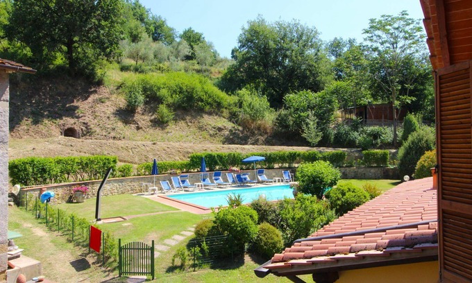 Castelfranco di Sopra Apartment | Lovely apartment for 4 guests with pool, WIFI and pets allowed