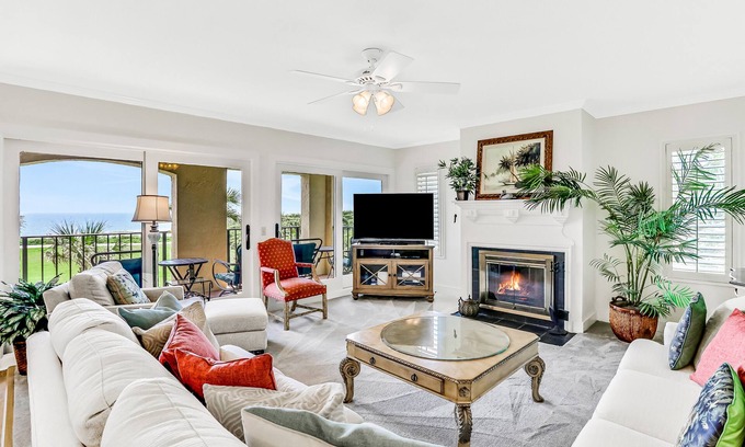 Fernandina Beach Condo | Lovely Amelia Island Condo with pool, W/D & central AC