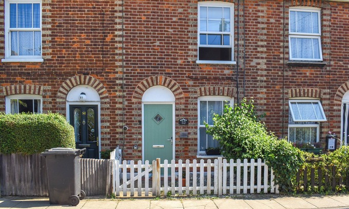 Beckingham Cottage | Lovely and cosy, late Victorian cottage with large garden area.