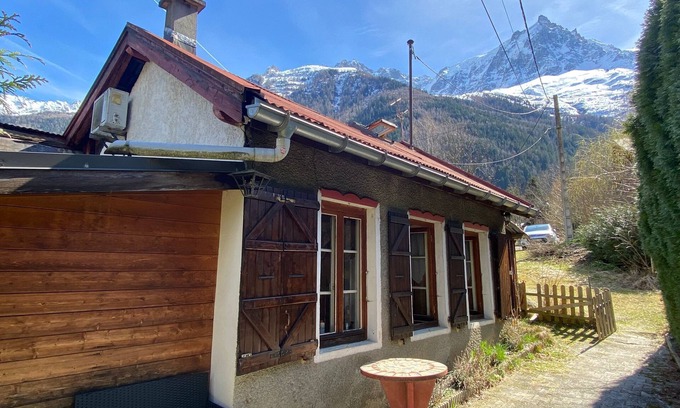 Chamonix-Mont-Blanc Ski Chalet | LOVELY AND TIPICAL MOUNTAIN CHALET IN FRONT OF MOUNT BLANC, 800 ME FROM CENTER