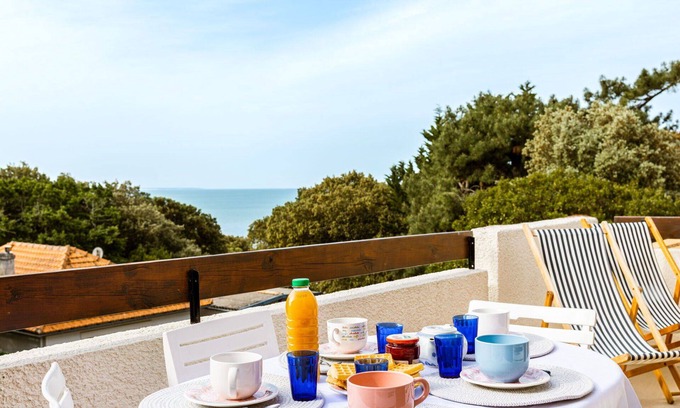 Saint-Palais-sur-Mer Apartment | Lovely apartment for 5 people with WIFI, TV and balcony