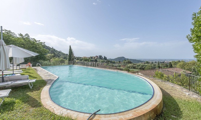 Corsanico-Bargecchia Apartment | Lovely apartment for 4 guests with pool, WIFI, TV, panoramic view and parking, close to Viareggio