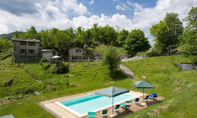 Fabbriche di Vallico Villa | Lovely apartment in villa for 6 guests with pool, WIFI, TV, patio and pets allowed