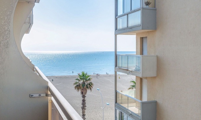 Les Arenes Apartment | Lovely apartment for 4 guests with WIFI, TV, balcony, pets allowed and parking