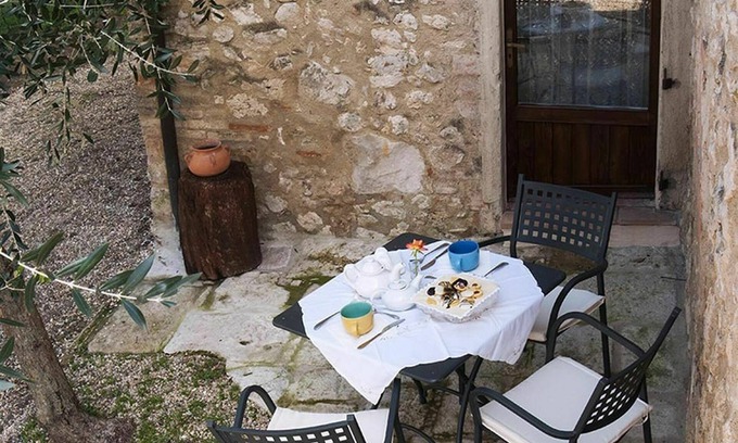 Colle di Val d'Elsa Villa | Lovely apartment in villa with pool, WIFI, A/C, TV, patio, panoramic view, close to San Gimignano