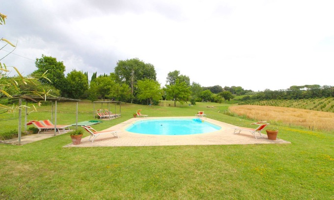 Foiano della Chiana Apartment | Lovely apartment for 8 people with WIFI, pool and pets allowed