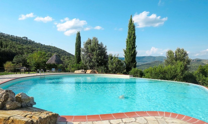 Santo Villa | Lovely apartment in villa for 4 guests with pool, A/C, patio, pets allowed and panoramic view