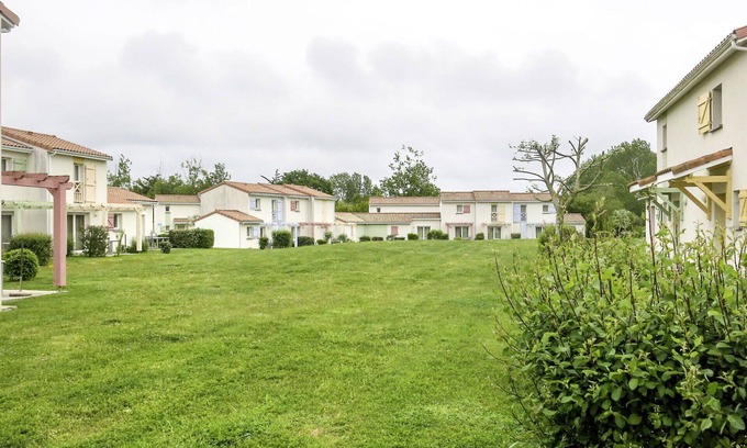 Bourgenay House | Lovely apartment in villa for 6 people with pool, hot tub, TV, terrace and pets allowed