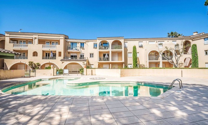 Cote d'Azur- French Riviera Apartment | Lovely apartment for 4 people with WIFI, pool, A/C, TV and balcony