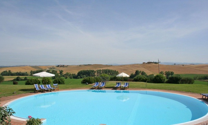 Monteroni d'Arbia Apartment | Lovely apartment for 2 guests with pool, WIFI and panoramic view, close to Siena