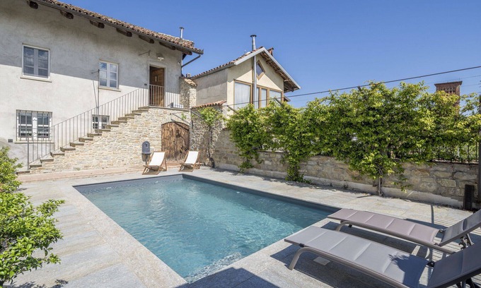 Monforte d'Alba Apartment | Lovely apartment for 4 people with WIFI, pool and terrace, close to Alba