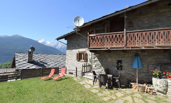 Sarre Apartment | Lovely apartment for 5 guests with TV and pets allowed, close to Aosta