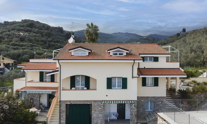 Diano Castello Apartment | Lovely apartment for 2 guests with pool, WIFI, A/C, terrace, pets allowed and panoramic view