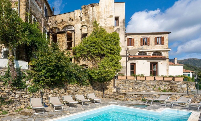 Novelli Apartment | Lovely apartment for 6 people with WIFI, pool, patio, pets allowed and panoramic view