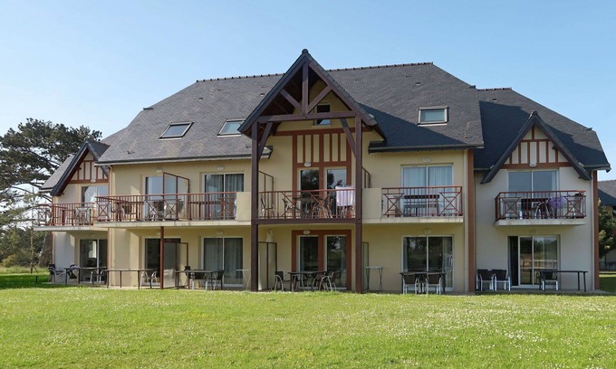 Frehel Apartment | Lovely apartment for 6 people with pool, WIFI, TV, terrace and pets allowed