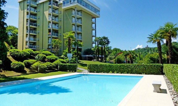 Germignaga Apartment | Lovely apartment for 2 people with WIFI, pool, TV, terrace and pets allowed