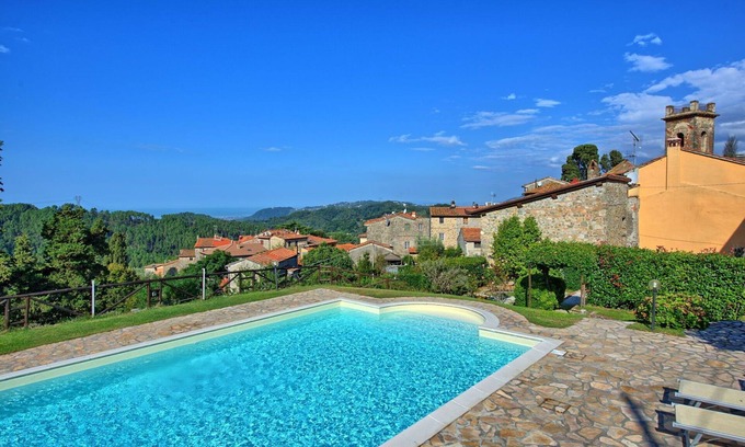 Massarosa Apartment | Lovely apartment for 2 people with pool, WIFI, close to Viareggio