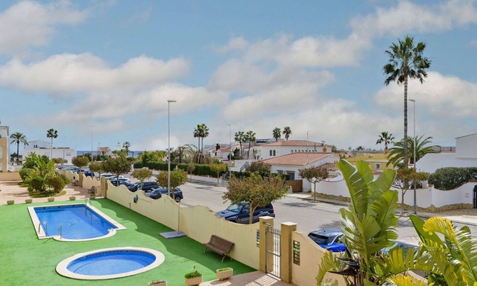 Vinaros Apartment | Lovely apartment for 4 guests with A/C, WIFI, pool, TV, terrace and pets allowed