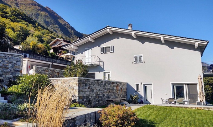 Samolaco Apartment | Lovely apartment for 4 guests with WIFI, A/C, TV and patio