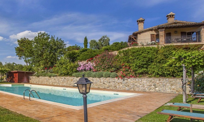 Allerona Apartment | Lovely apartment for 4 people with WIFI, pool, TV, patio and pets allowed