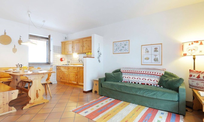 Penia Apartment | Lovely apartment for 4 guests with TV and balcony
