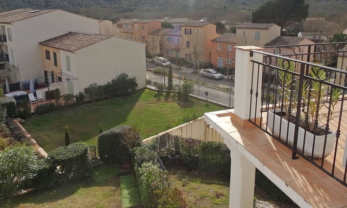 La Mole Apartment | Lovely apartment for 6 people with WIFI, pool, TV, balcony, pets allowed and parking