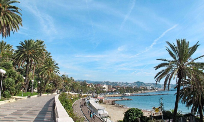 Bussana Apartment | Lovely apartment for 6 people with WIFI, A/C, TV, terrace, pets allowed and parking