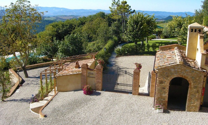 Volterra Apartment | Lovely apartment for 6 people with WIFI, pool, TV and pets allowed, close to San Gimignano