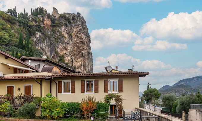 Arco Apartment | Lovely apartment for 6 people with TV and patio