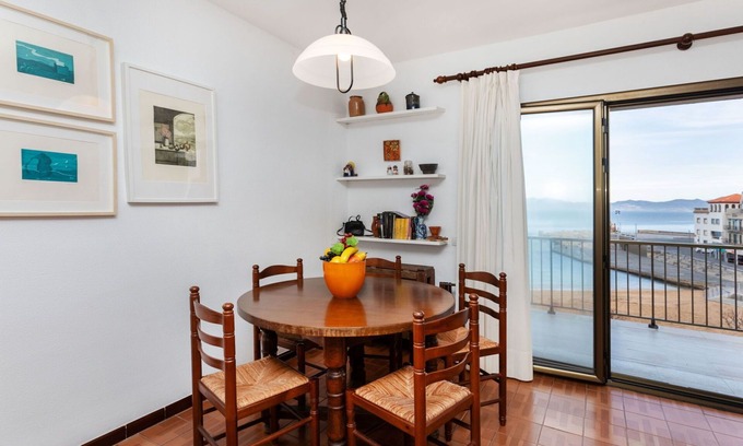 Pedrinya Apartment | Lovely apartment for 6 people with WIFI, TV and balcony